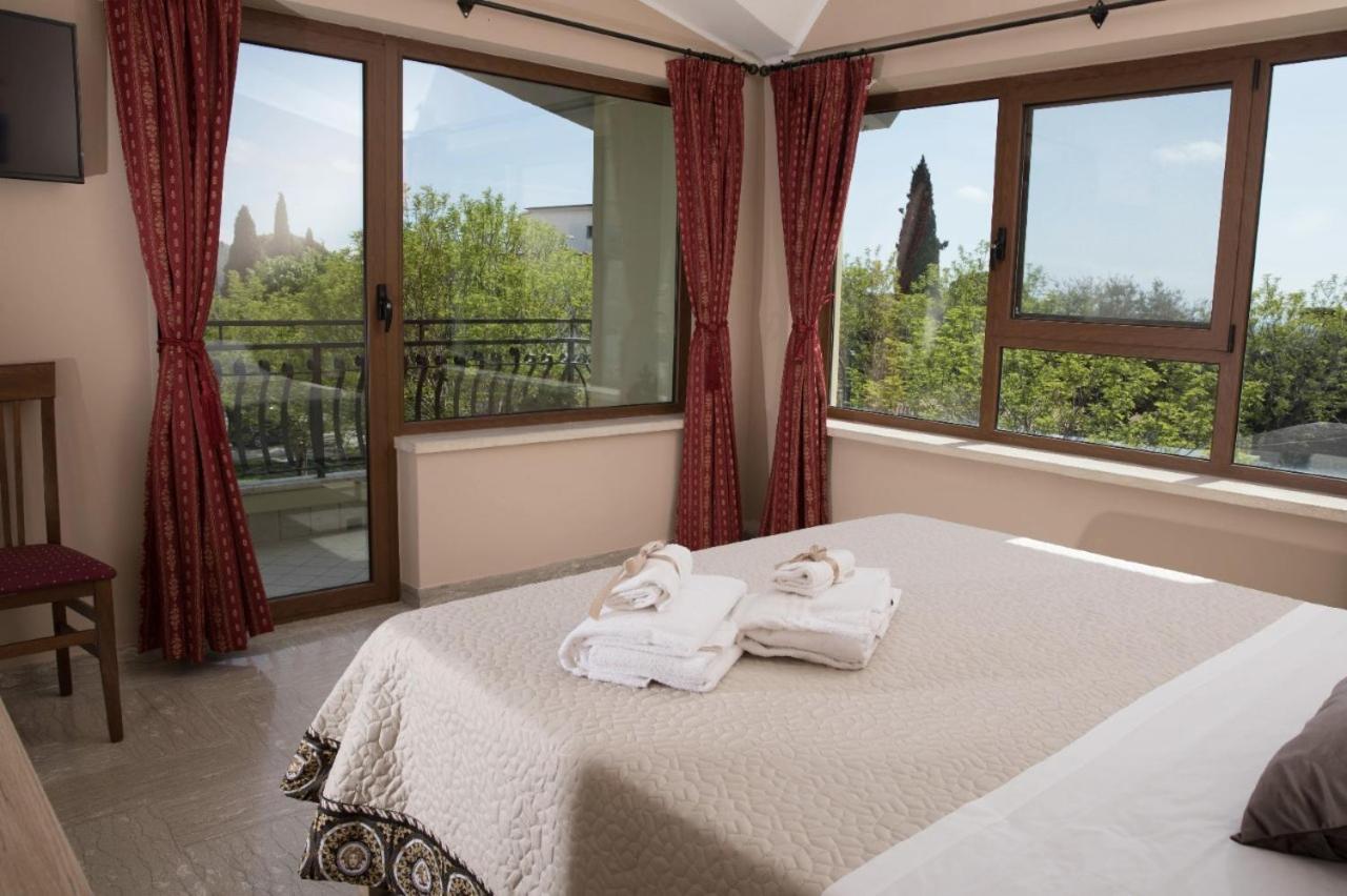 Divino Bistrot E Relais Hotel Lenola Exterior photo