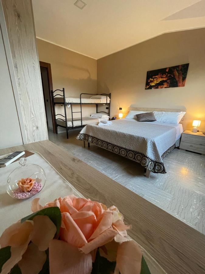 Divino Bistrot E Relais Hotel Lenola Exterior photo
