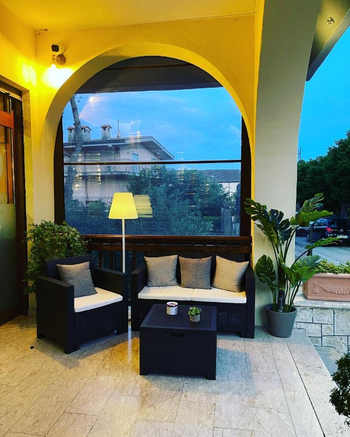 Divino Bistrot E Relais Hotel Lenola Exterior photo
